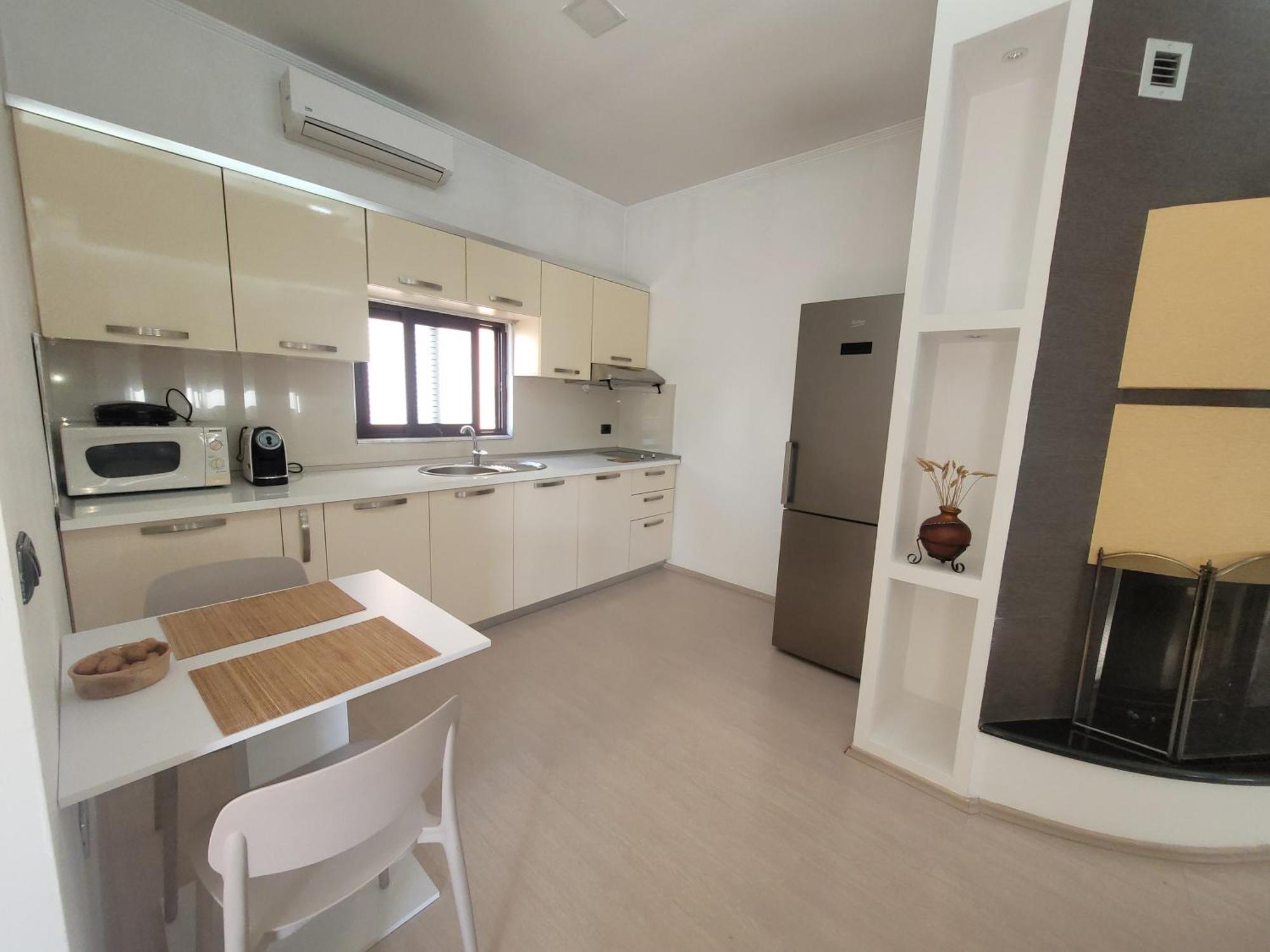 An Apartment With Fireplace Tirana Exterior foto